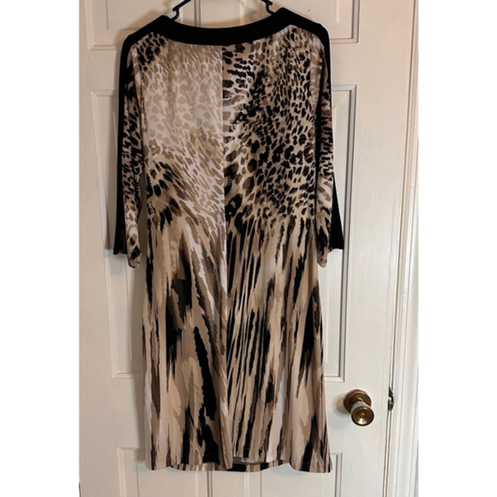 Women's Chico's Dress Size 1 (Medium) Beige‎ & Black Midi Animal Printed - Picture 3 of 7